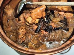 小鸡炖蘑菇-关东小磨东北菜(漕河泾印象城店)