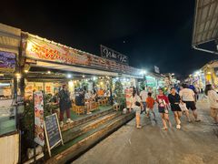 -席娜卡琳火车铁道夜市