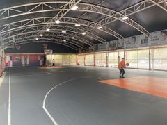 -洛克公园·篮球·足球·羽毛球(莘庄店)