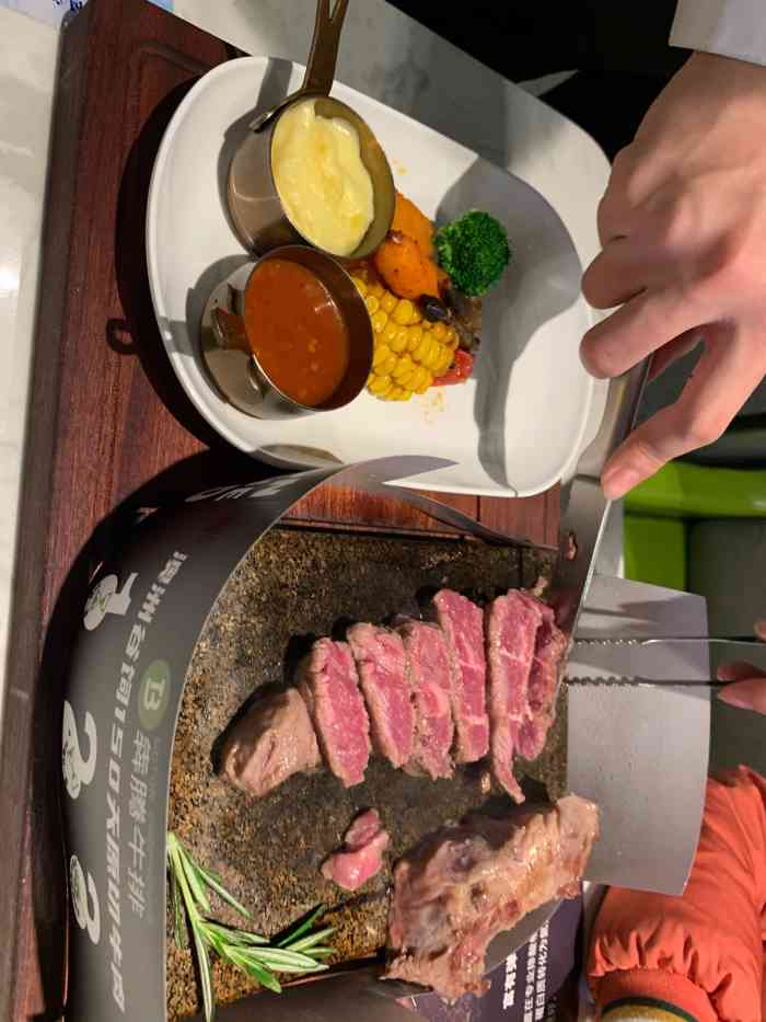 犇腾牛排金标店(东方之门店)