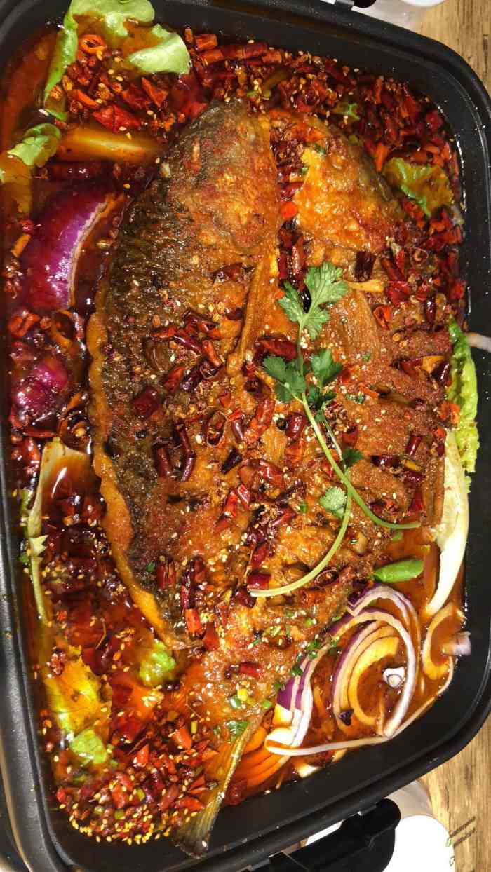 汉烤客火锅~烤鱼~烧烤-"在地大夜市那一条街,菜品分量很多,肉卷很.