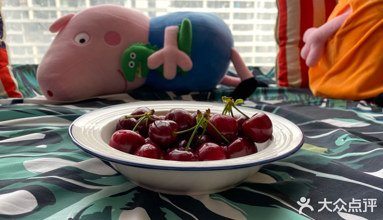 又不像车厘子那样除了甜没有别的味道