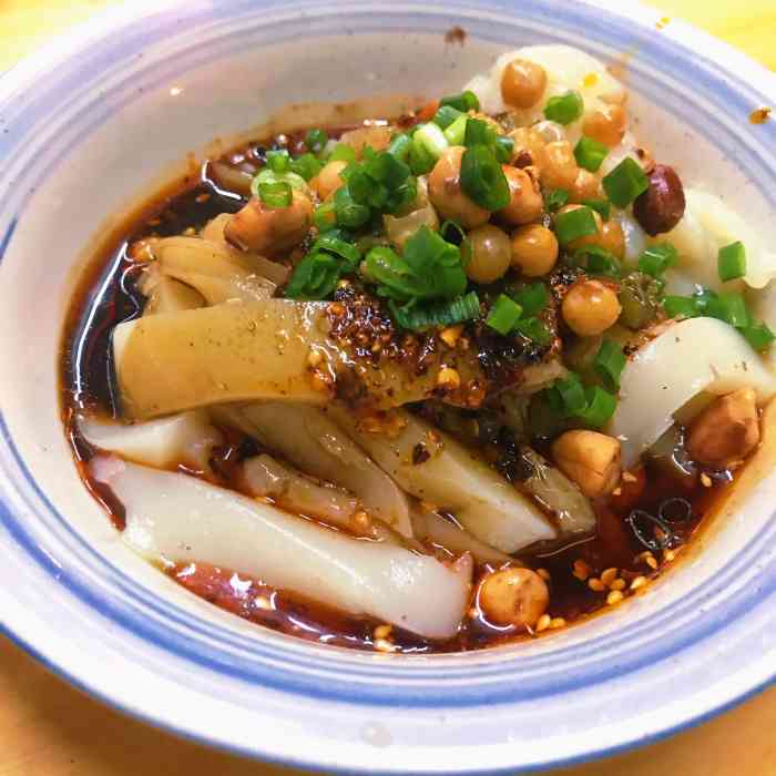 射洪窝子凉粉-"就是街面很小一个店口,第一次吃了下冰粉,.