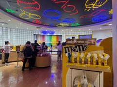 -m豆巧克力世界(上海世茂广场店)
