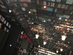 -钟书阁(松江泰晤士小镇店)