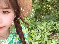 -亮河湾山庄