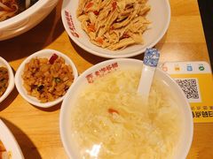 -呷佬·长沙手工米粉(金沙江路店)