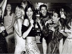 帅哥美女-Helens海伦司(武汉卓刀泉店)