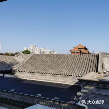 确实是不错的。「冬阴功汤」辣得有点多，不过料还挺足的