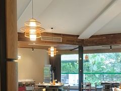 -茅草房·河畔园林火锅