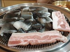 -围炉肉舍•炭烤活鳗•丹东海鲜烤肉(步行街店)