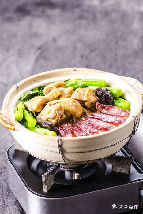 腊肠滑鸡煲仔饭