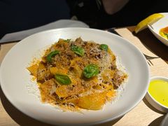 宽扁面配辣味牛肉酱和香草-Mercato莫卡多露台餐厅与酒吧(K11店)