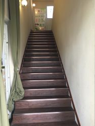 点击看大图 楼梯-苗医生草本科技祛痘