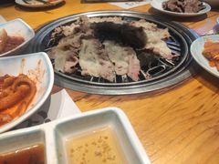 特级雪花牛肉-唯成•韩国炭火烤肉 유성고기