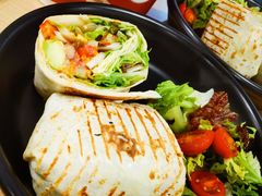 小蛮腰鲜虾鳄梨卷-红卡Cafe(尚8里店)