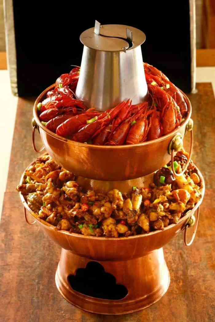 店里环境很好,服务员很热情,二个人吃的炭火蛙锅