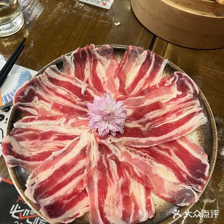 颜值超高，女孩子很难不爱。食材新鲜，螺跟虾都很鲜
