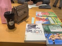 -漕河泾街道图书馆(漕河泾社区文化活动中心店)