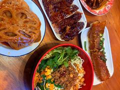 -爆炸头阿姨小四川正宗川味小吃(无任何分店)