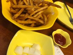 -BHC炸鸡(明洞总店)