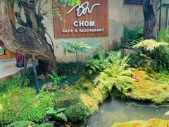 -Chom Cafe and Restaurant