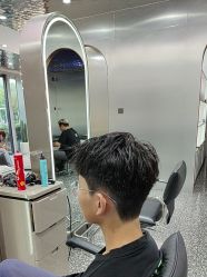 -Tloml salon