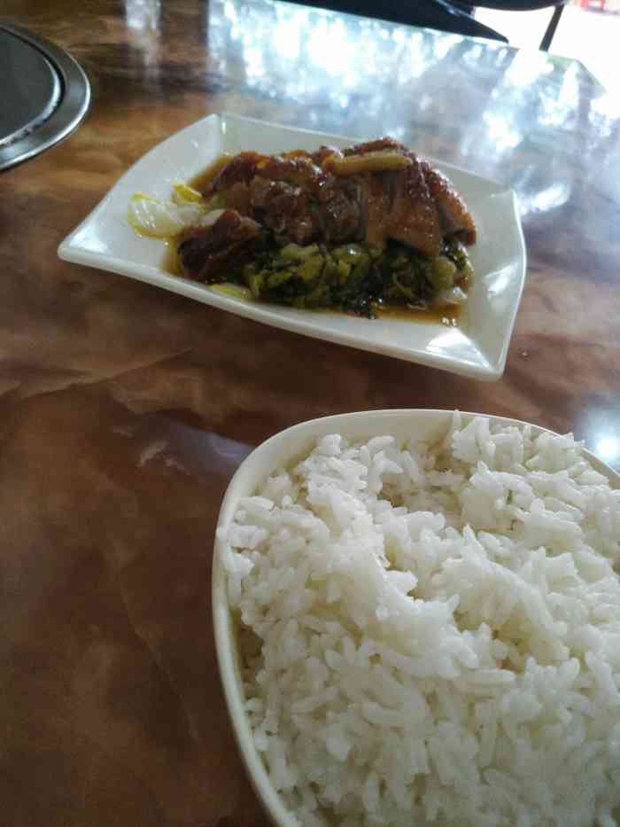 普宁原味汤粉王烧腊快餐-"路过一家潮汕快餐店,面积很小,本来想点烧.