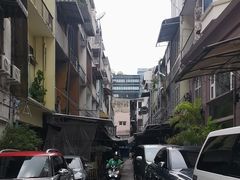 -Kha Mu Charoensang(Silom)