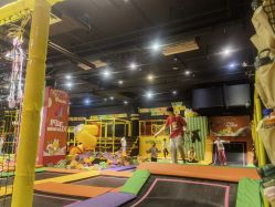-蹦蹦跳跳(新奥购物中心店)