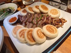 -帅巴人舅母子腊蹄民俗村