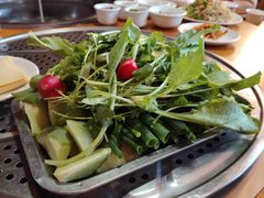 -牧民人家羊粪火自煮手把肉餐馆