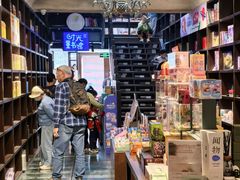 -钟书阁(松江泰晤士小镇店)