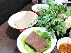 -虾弄弄海派小龙虾·牛羊蝎子火锅