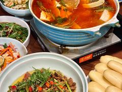 -老滇山寨•云南特色菜•地方菜•民族风情歌舞表演(金碧店)