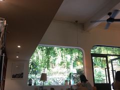 -彳亍咖啡·这里(水湾路店)