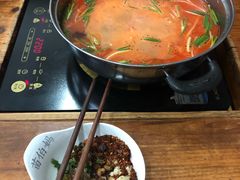 -苗伯妈酸汤火锅