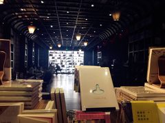 -钟书阁(松江泰晤士小镇店)