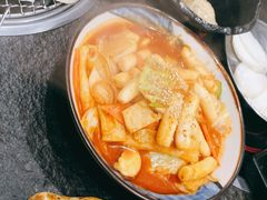 鱼饼辣白菜炒年糕-芝士牛炭火烤肉