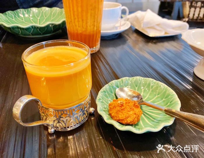 曼谷君悦泰餐厅Erawan Tea Room(四面佛中心店)泰式奶茶图片