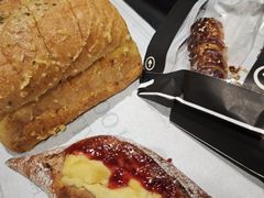 -HOT CRUSH趁热集合·现烤面包(上海环球港店)