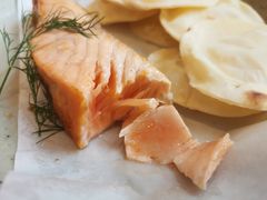 烟熏三文鱼配烤饺子皮和芥末籽酱-BOR Eatery(安福路店)