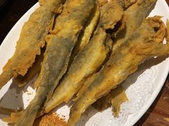 干炸小平鱼-虾宝贝胶东海鲜·渔家菜(小西天店)