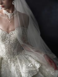 点击看大图 -Renee芮亦婚纱