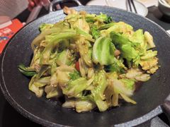 猪油渣炒手撕包菜-麻六记(新天地店)