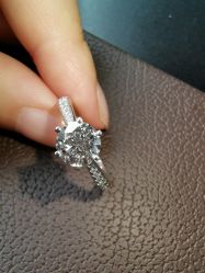 -威德钻石-克拉钻大本营(南京东路店)