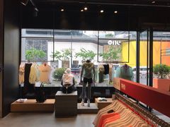 -阿迪达斯(百联徐汇商业广场运动旗舰店)