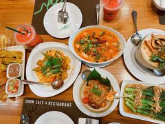 -Chom Cafe and Restaurant