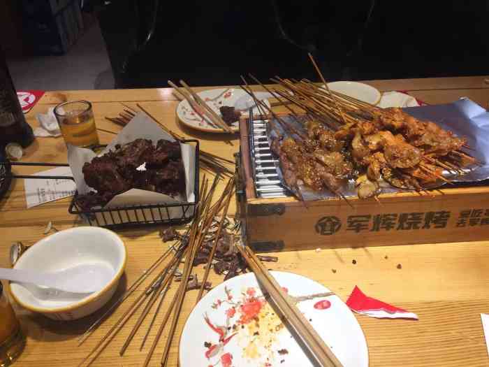 赫军辉烧烤(佳园路店)-"[服务铃]服务: 服务周到,且没有怠慢.