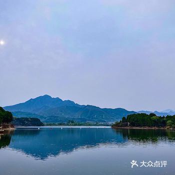 不然可能早上真的能看到日出吧！附近没什么吃的